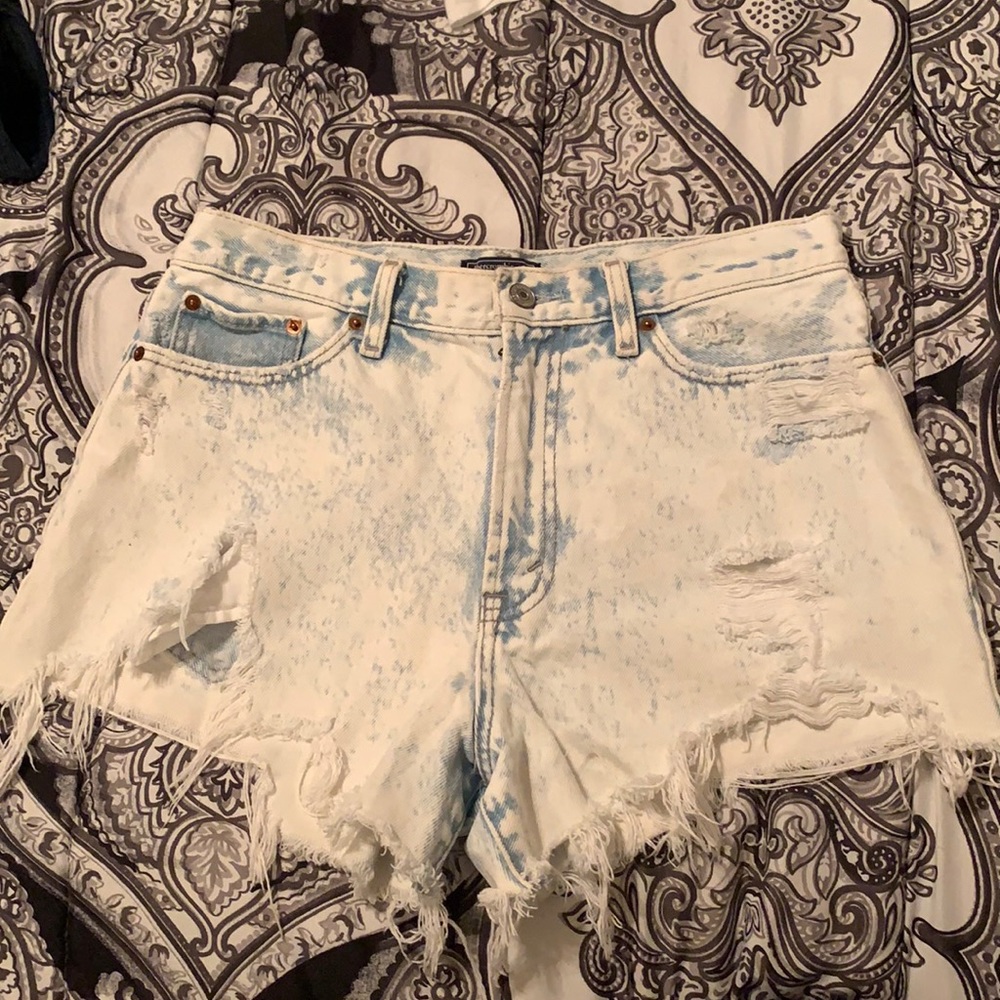 Abercrombie & Fitch White Distressed High Waist Women's Shorts